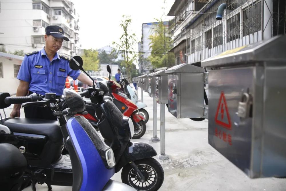 376戶，徐州這個小區每家都有一個電動車充電樁