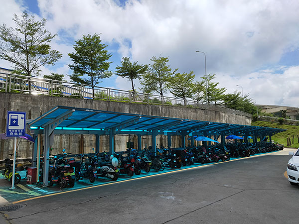 電動車充電樁被霸占，沒地方放電怎么辦